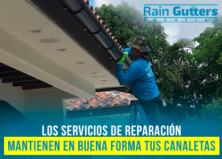Instalación de Canaletas Para lluvia Trabajador Realizando una Reparación 