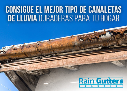 Canaletas de lluvia instaladas podridas en el techo de una casa 