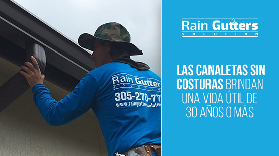 Instalación de Canaletas sin Costuras por Trabajador de Rain Gutters Solution